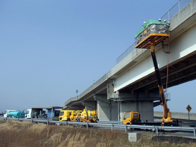 コンクリート片はく落防止対策工（下地処理）ウォータージェット工法